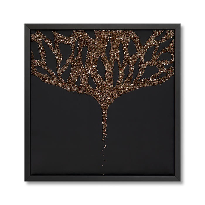 Matériaux: tissu de satin, perles de verre et paillettes metallisées. Techniques: perlage à l’aiguille 32cm x 32cm2024 PRIX: 990$